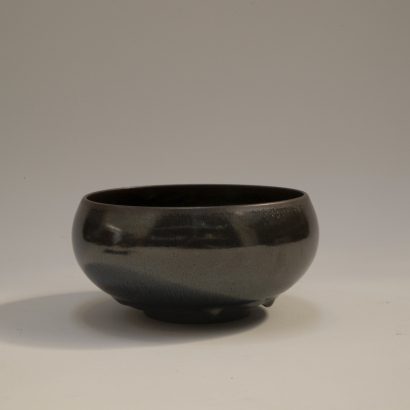 A Chinese flamb- glazed bowl