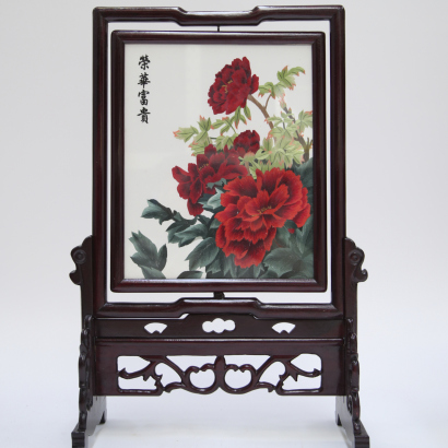A Chinese Suzhou double-sided embroidered 'fFloral' ornament