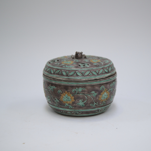 A Chinese Fahua- glazed covered jar