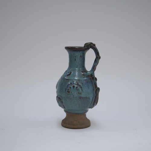 A Chinese Junyao holding pot