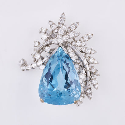 14ct White Gold, 30.00ct Aquamarine / 2.50ct Diamond Pendant/Brooch
