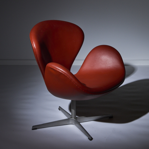 An Arne Jacobsen 'Model 3320 - The Swan' Chair by Fritz Hansen