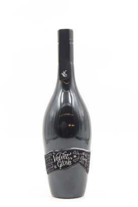 (1) 2010 Mollydooker Velvet Glove Shiraz, McLaren Vale [RP97]