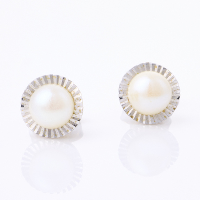 9ct White Gold, 7.5mm Pearl Stud Earrings