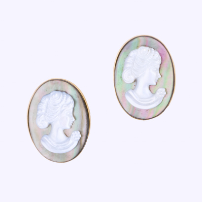 18ct Yellow Gold, Mother of Pearl Stud Earrings