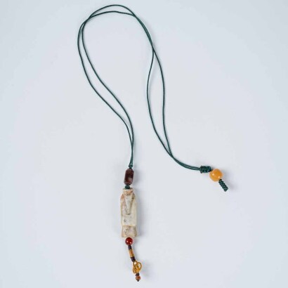 A Chinese old jade-carved 'wengzhong' pendant