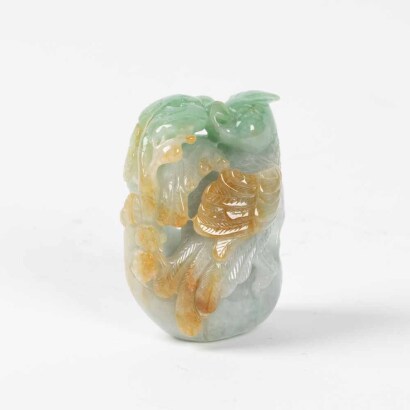 A Chinese Jade carved parrot small ornament