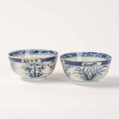 A Pair of Chinese Late Qing Dynasty Blue and White'Gilted Flower' Bowls (Kangxi Year Mark)