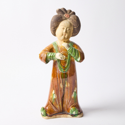 A Chinese sancai glazed lady pottery figure