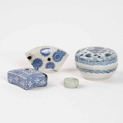 A Chinese Mid-Qing Dynasty blue and white 'figural' covered box+Two blud and white water droppers+A small blue-glazed water dropper