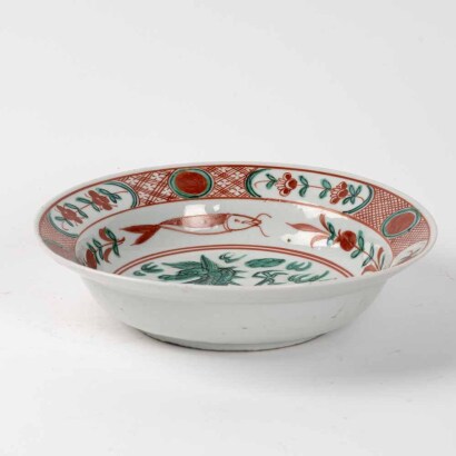 A Chinese Ming Dynasty red and green enamel 'Dragon' plate