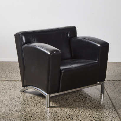 A Designer Black Leather Tub Chair