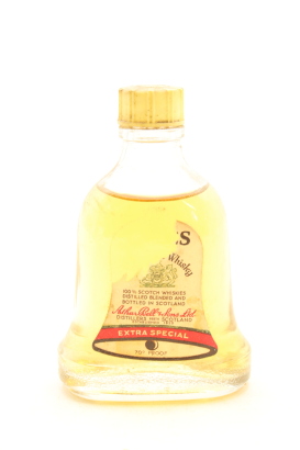 (1) Bell's Extra Special Blended Malt Scotch Whisky Miniature, 35% ABV