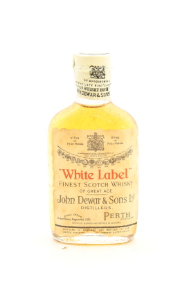 (1) Dewar's White Label Scotch Whisky Miniature