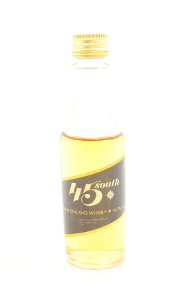 (1) Willowbank Distillery 45 South Blended New Zealand Whisky Miniature, 42.3% ABV, 47ml