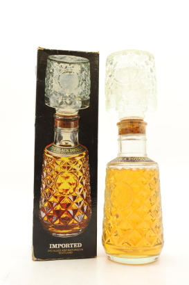 (1) Black Douglas 8 Year Old Blended Scotch Whisky Decanter Bottle & Glass, 37.5% ABV, 500ml