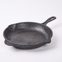 A Vingtabe Le Creuset French Cast Iron Skillet