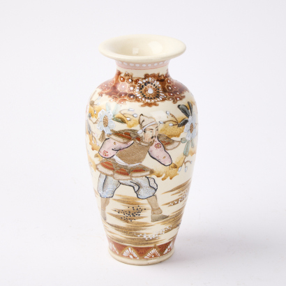 An End Of Meiji - Taisho Period Satsuma Figural Vase