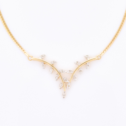 9ct Yellow Gold, Vintage, .10ct Diamond Set Laurel Necklace