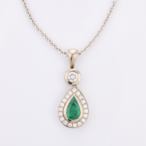 18ct White Gold, .80ct Emerald / .50ct Diamond Pendant on 45cm, 18ct Chain