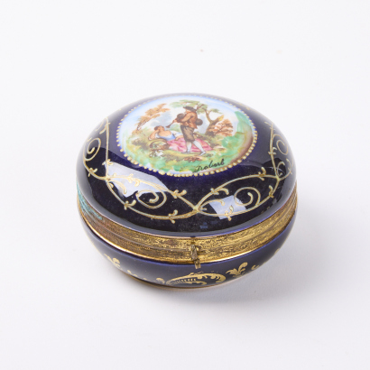 A Hand-Gilded Sachsen Trinket Box c. 1900