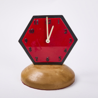 A Geometric Clock on Kauri Base