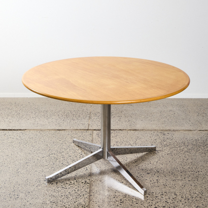 A Florence Knoll for Nova Interiors Table