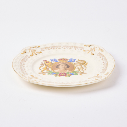 A Royal Alma Commemorative Plate to Queen Elizabeth II