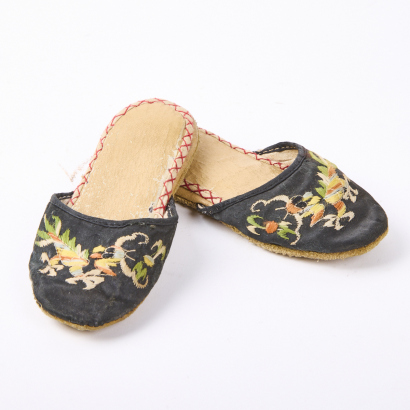 A Pair Of Antique Chinese Childrens Slippers