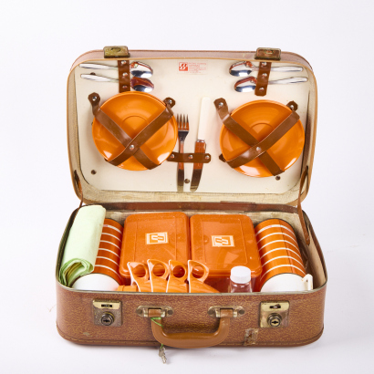 An Optima Vintage Picnic Set