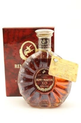 (1) Remy Martin X.O. Fine Champagne Cognac, France, 700ml, Circa 1980s (GB)