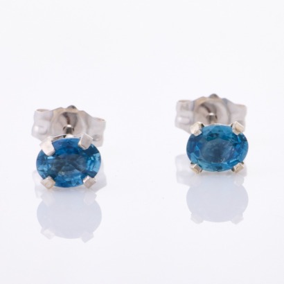 14ct White Gold, 4.5mm x 3.5mm Blue Ceylon type Sapphire Stud Earrings