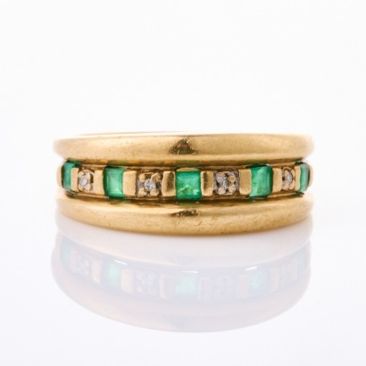 9ct Yellow Gold, Vintage, Emerald / .03ct Diamond Ring