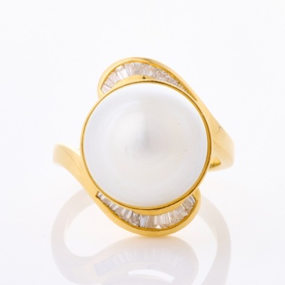 18ct Yellow Gold, 12.9mm South Sea Pearl / .54ct Diamond Ring