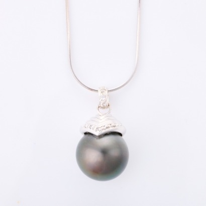 14ct White Gold, 15.2mm South Sea / .08ct Diamond Pendant, on 44cm, 9ct White Gold Chain