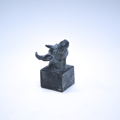 A Chinese bronze ox-head seal