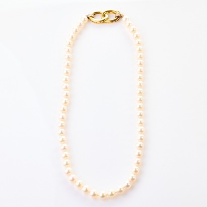 48.5cm Round White Pearl Strand with 18ct Yellow Gold Figure "8" Diamond Clasp
