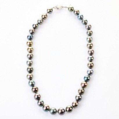 46cm Black Pearl Strand with 9ct White Gold, Diamond Set Clasp