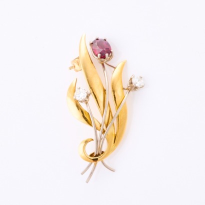 18ct Yellow Gold, Traditional, Oval Ruby / .20ct Diamond Floral Brooch