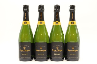 (4) NV Veuve Clicquot Ponsardin 'Extra Brut Extra Old', Champagne [JR17] &diams;