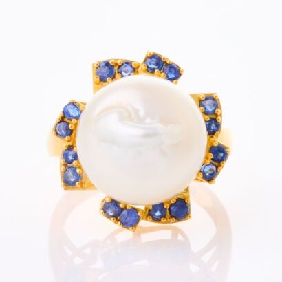 18ct Yellow Gold, Modern 13.2mm Pearl / Sapphire Ring