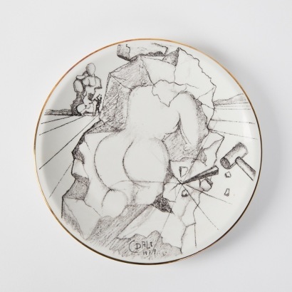 A Salvador Dali "La Scultura" Decorative Plate