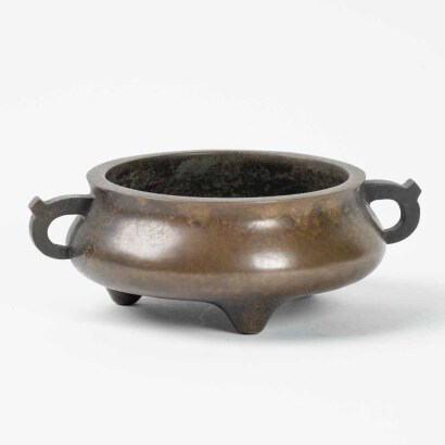 A Chinese Qing dynasty bronze handled incense burner (Xuande year mark)