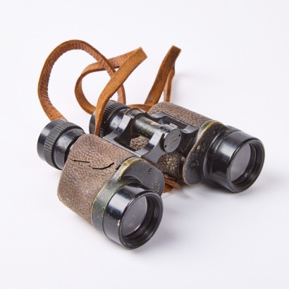 A Vintage Cased Pair of U.S. Army Binoculars Serial Number 3632