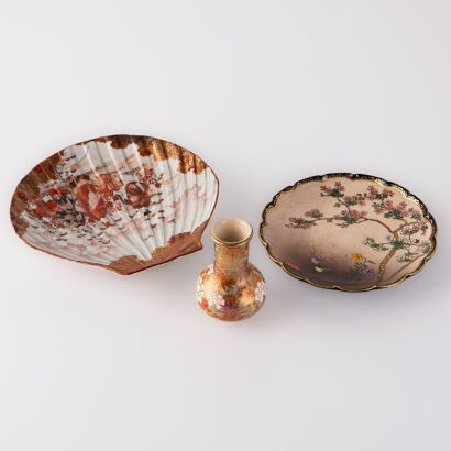 A Japanese early-20th century Kutani-yaki 'figures' vase and A Japanese 20th century Kutani-yaki plate and Satsuma-yaki plate and vials