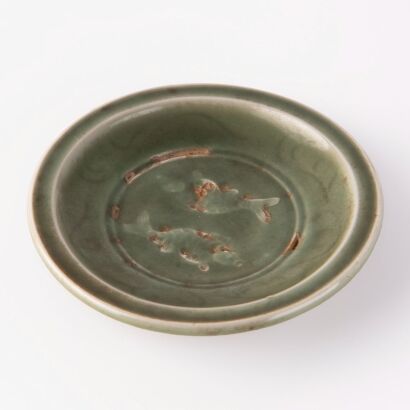 A Chinese Ming dynasty Longquan klin 'twin fishes' dish