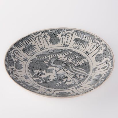 A Chinese Ming dynasty blue and white Zhangzhou Kiln dish