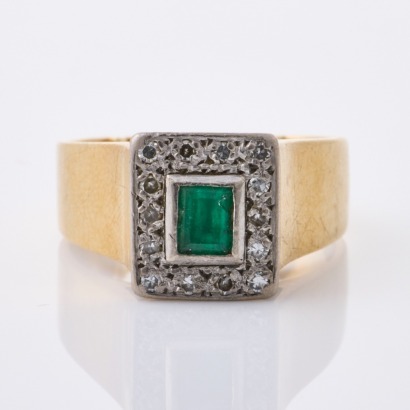 18ct Yellow Gold, Vintage, Emerald / .06ct Diamond Ring