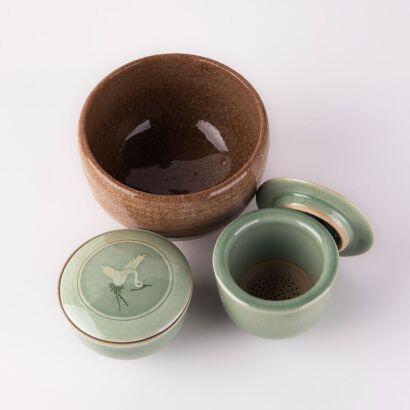 A Japanese green glazed tealight and Two Korea celadon teacups