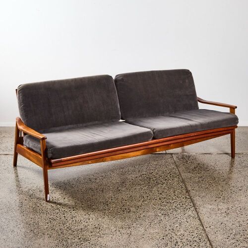 A Mid-Century Daybed